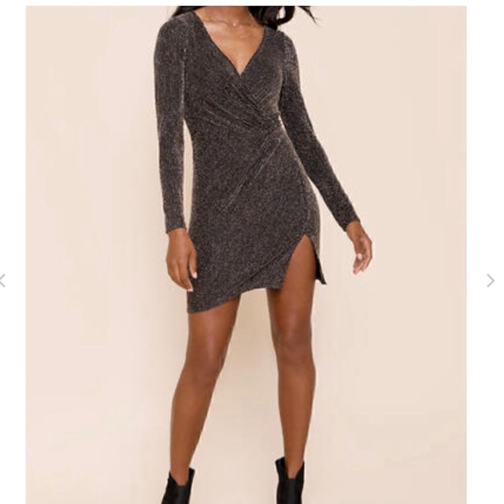 Francesca’s Glitter Mi Ami Knot Waist Long Sleeve Dress, Medium. Black Silver